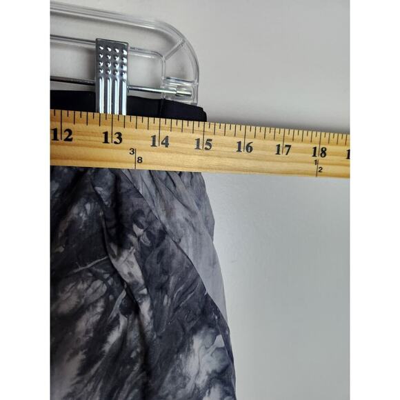 Nike womens trail shorts sz M built-in liner stash pockets marbled gray gorpcore - Picture 7 of 11